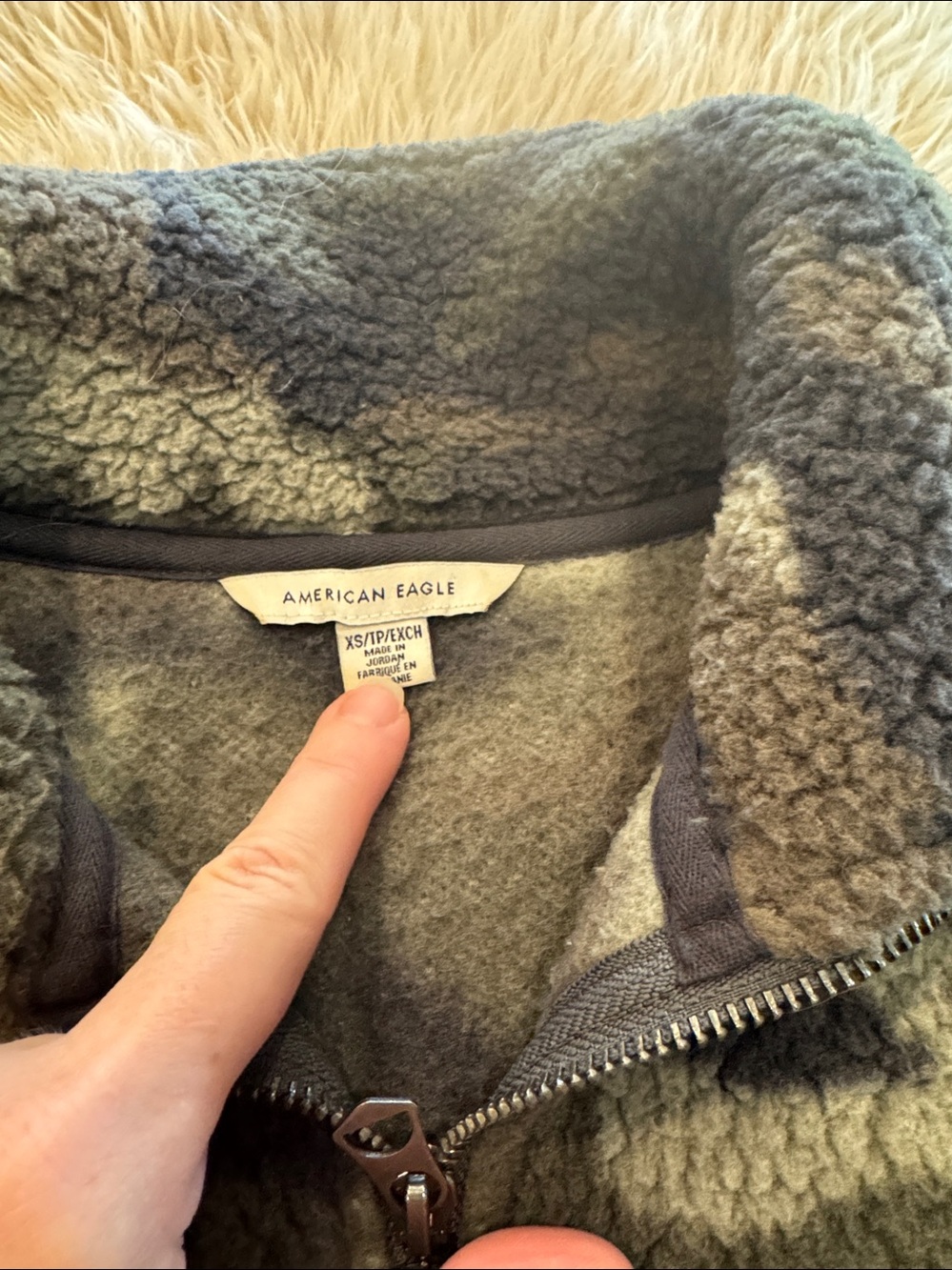 American Eagle Outfitters Camo zippered fleece. Size XS. Green. - Picture 2 of 4